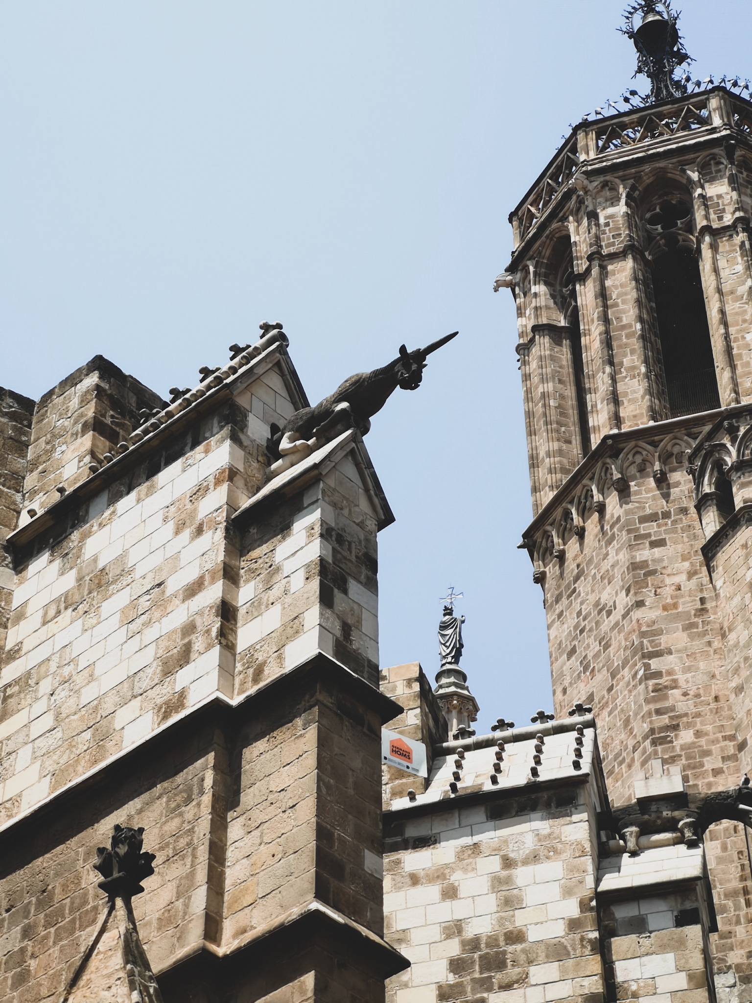 not-just-a-tit-lifestyle-blog-city-break-barcelona-gothic-architecture-unicorn